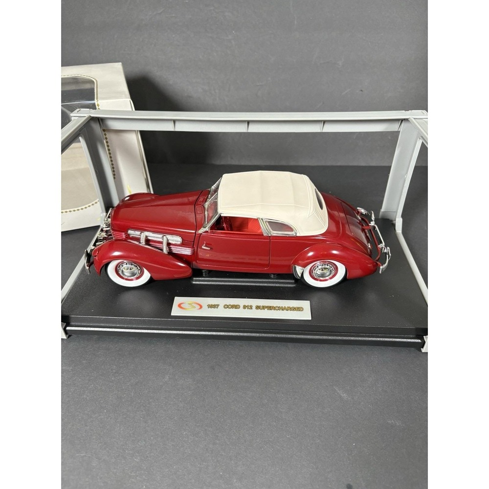 Signature Models 1937 Cord 812 Supercharged 1:18 Diecast w/ Box